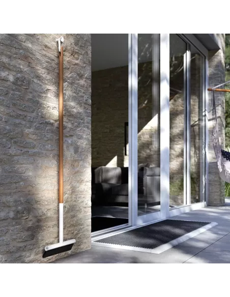 Balai extérieur en frêne